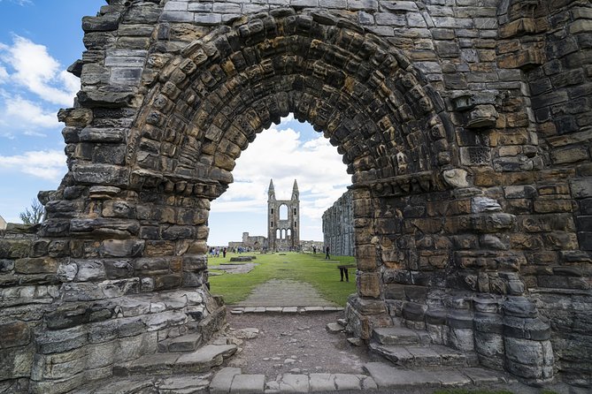 From Edinburgh: 5-Day Isle of Skye, Oban, & Highlands Tour - Day one: Kelpies, Loch Lomond, and Scotland’s ancient roots