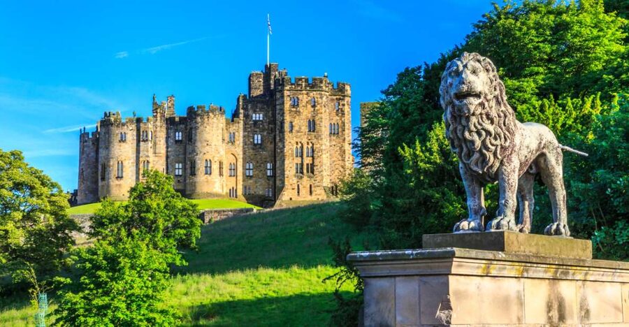 From Edinburgh: Alnwick Castle and Scottish Borders Tour - Crossing the old frontier near Coldstream