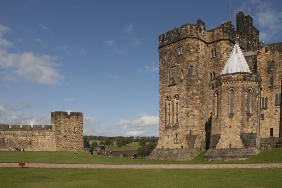 From Edinburgh: Alnwick Castle and Scottish Borders Tour - Alnwick town, lunch, and castle time