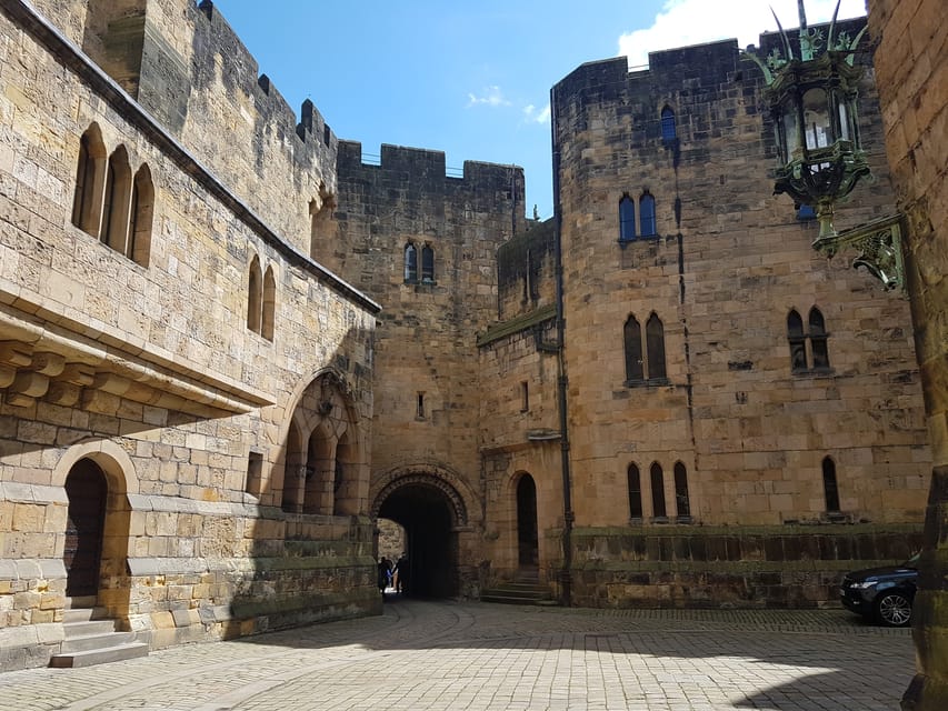 From Edinburgh: Holy Island, Alnwick Castle & Northumbria - Key points at a glance