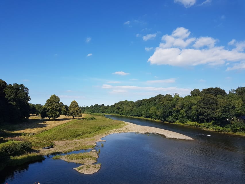 From Edinburgh: Holy Island, Alnwick Castle & Northumbria - Guides make the difference