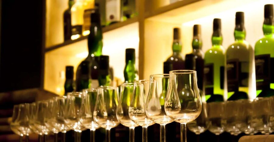 From Edinburgh: Islay and The Whisky Coast 4-Day Tour - Transport, group size, and the feel of the road