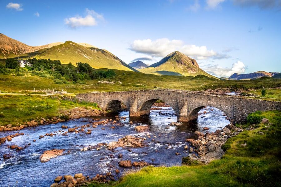 From Edinburgh: Isle of Skye 3-Day Tour with Accommodation - Ben Nevis, the Great Glen, and Eilean Donan Castle