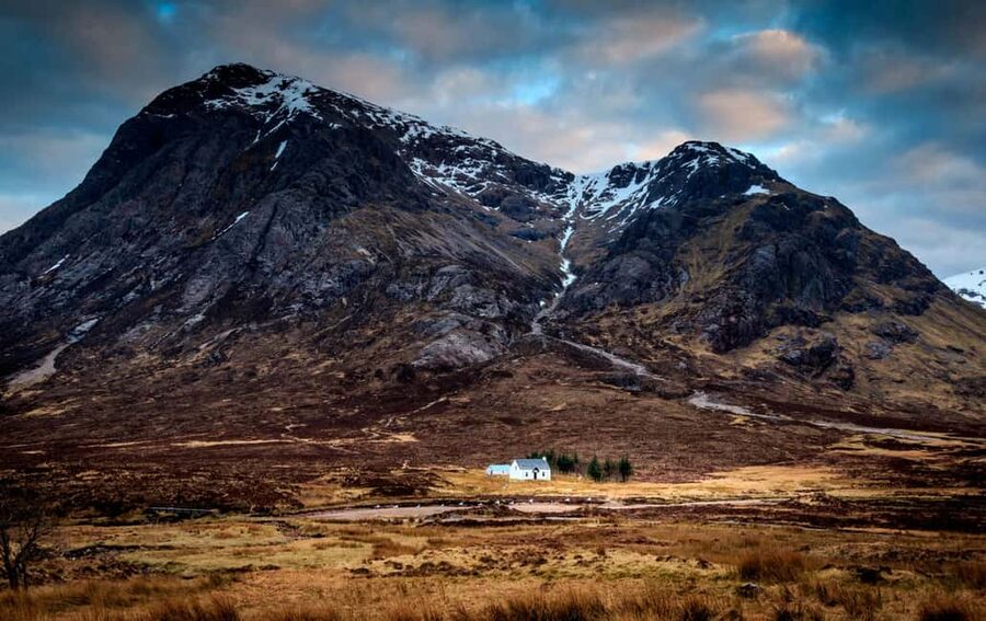 From Edinburgh: Loch Ness and Highlands Tour in Spanish - The Commando Memorial and Ben Nevis views