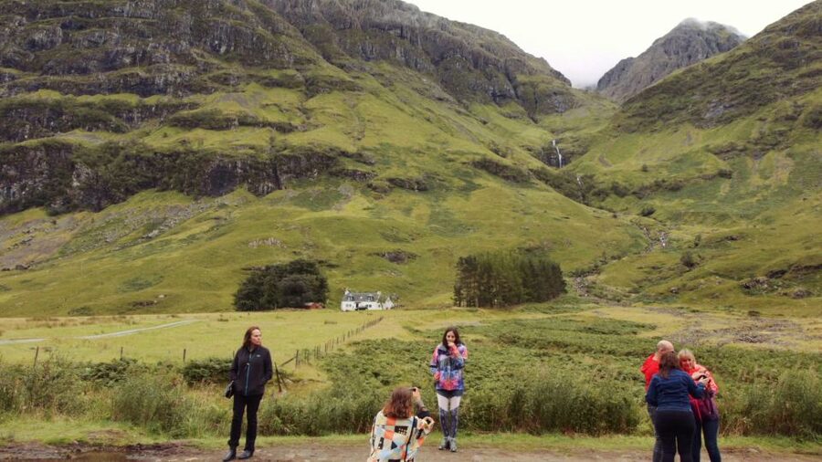 From Edinburgh: Loch Ness and Highlands Tour in Spanish - Leaving Edinburgh and reaching Callander