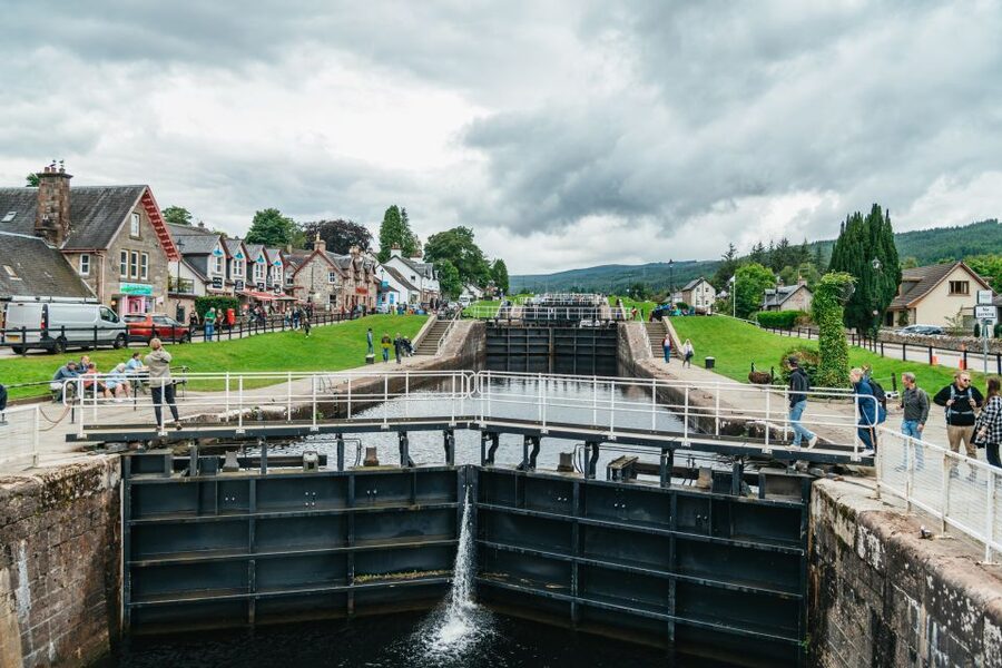 From Edinburgh: Loch Ness, Glencoe & Scottish Highlands Tour - Fort William and the road to Loch Ness