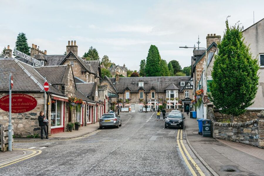 From Edinburgh: Loch Ness, Glencoe & Scottish Highlands Tour - Three ways to experience Loch Ness
