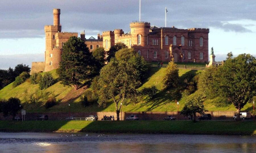From Edinburgh: Loch Ness & Inverness Tour in Spanish - What this Edinburgh to Loch Ness trip is really designed to do