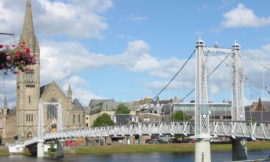 From Edinburgh: Loch Ness & Inverness Tour in Spanish - How good is the Spanish guiding?