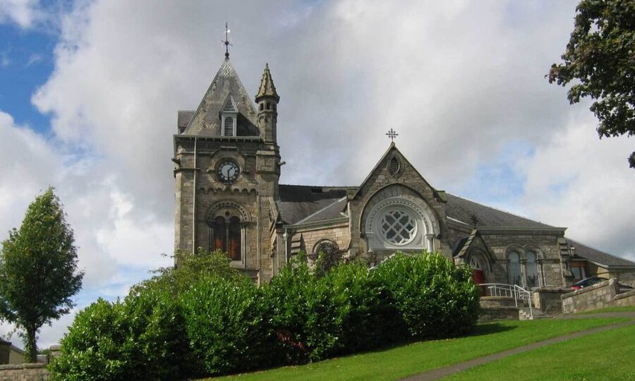From Edinburgh: Loch Ness & Inverness Tour in Spanish - An early start on Edinburgh’s Royal Mile
