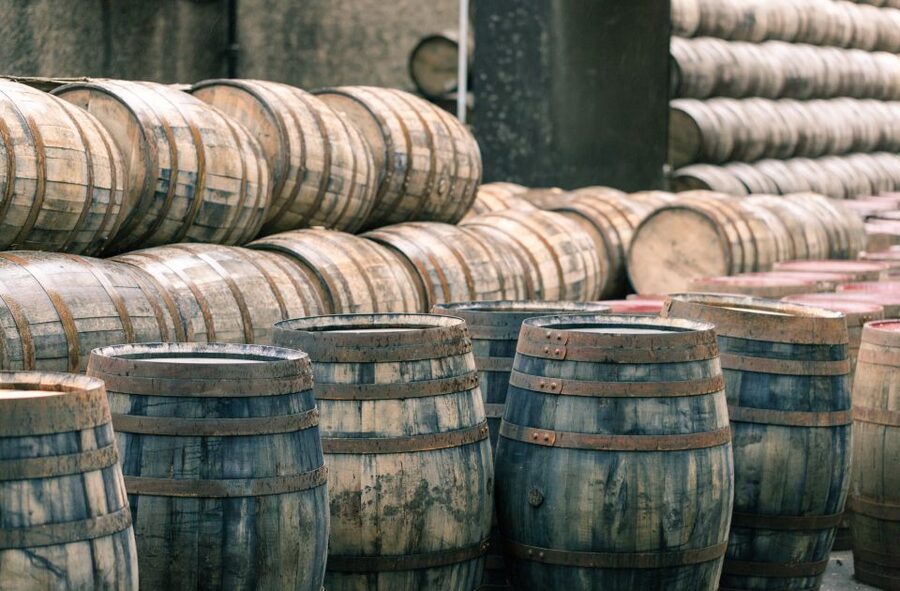 From Edinburgh: Speyside Whisky Trail 3-Day Group Tour - Dalwhinnie with whisky and chocolate
