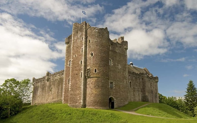 From Edinburgh: Stirling Castle, Kelpies and Loch Lomond - The guide can make or break the ride