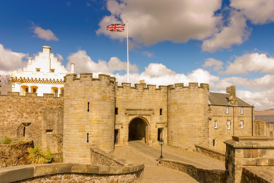 From Glasgow: Loch Lomond, Trossachs & Stirling Castle Tour - Lunch in Aberfoyle, with a taste of village life