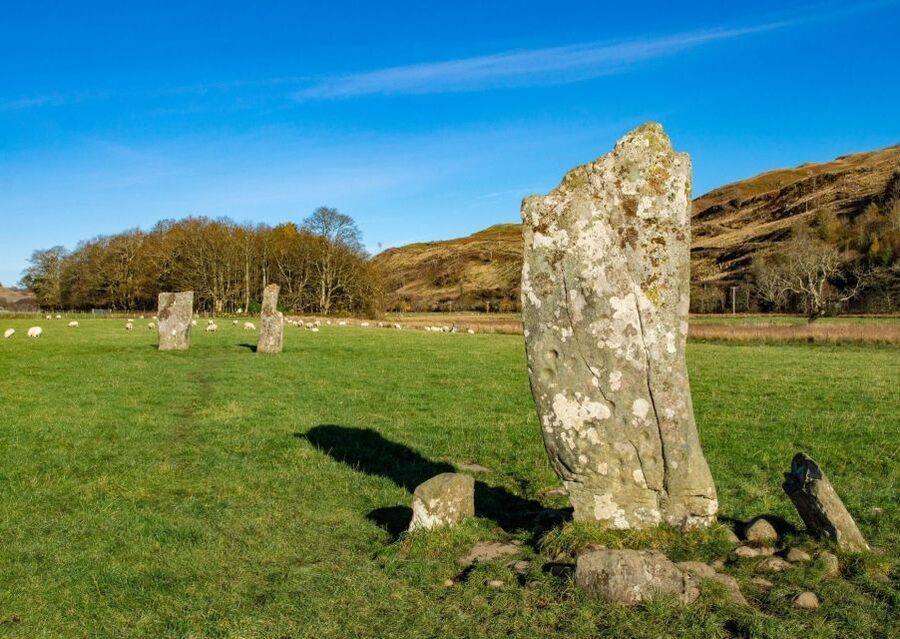 From Glasgow: Standing Stones, Castles & Highlands Tour - Walking out to Kilchurn Castle