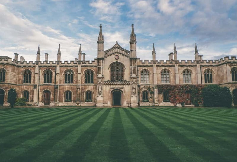 From London: Cambridge Day Trip Including Tour Guide - Meeting Cambridge with a local guide