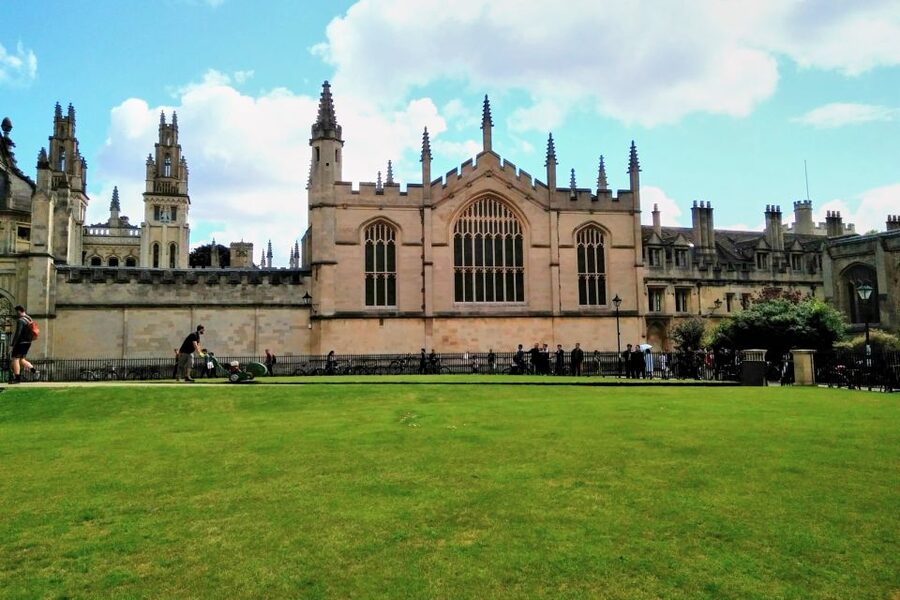 From London: Day Trip to Downton Abbey, Oxford and Bampton - Why Highclere Castle makes this day trip special