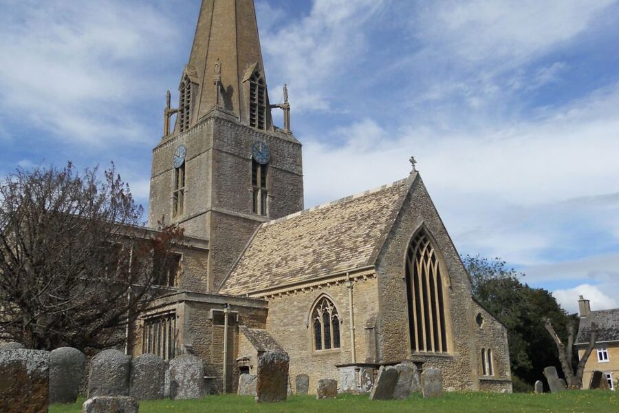 From London: Downton Abbey and Village Coach Tour - Meeting your guide near Gloucester Road