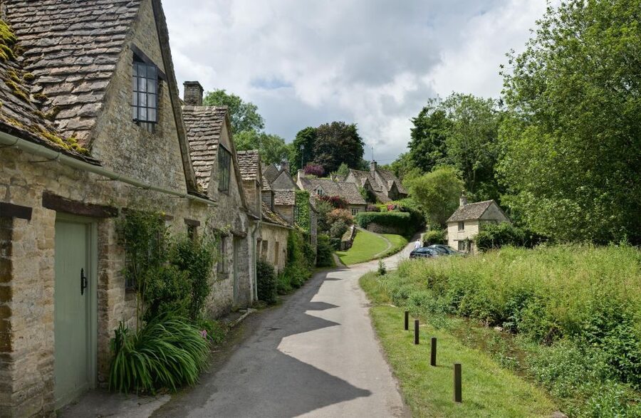 From London: Full-day Cotswolds Tour with Optional Lunch - How much the guide affects the experience