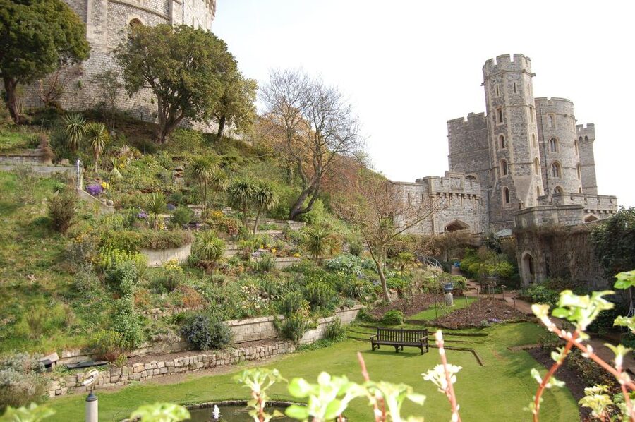 From London: Half-Day Trip to Windsor with Castle Tickets - The 45-minute ride from Earl’s Court