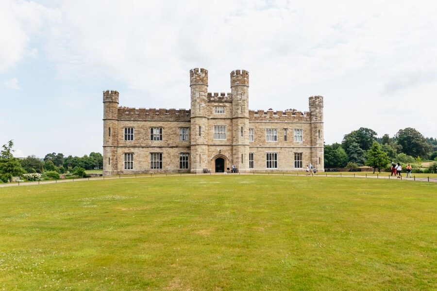 From London: Leeds Castle, Canterbury Cathedral & Dover - What the coach ride adds to the day