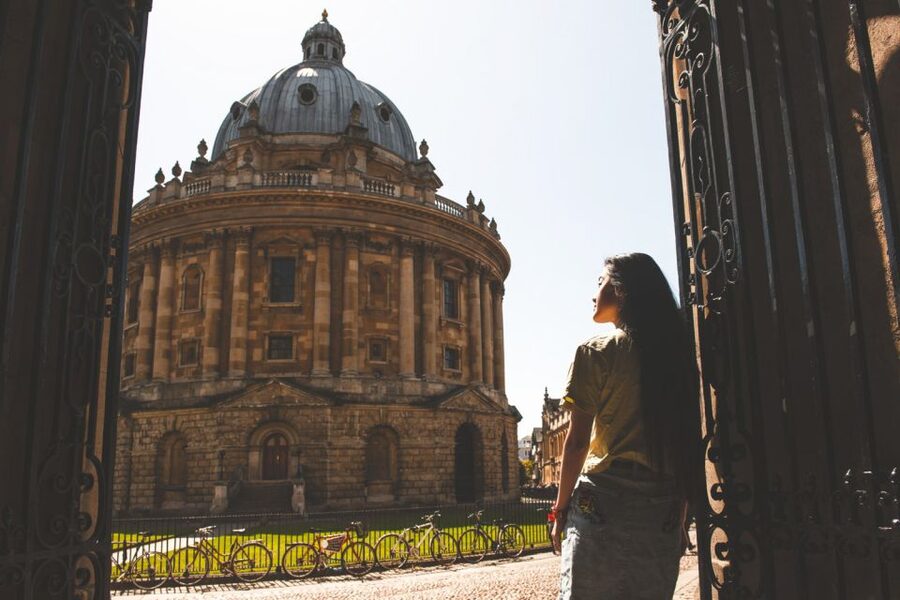 From London: Oxford and Cotswolds Villages Day Trip - What the coach ride adds to the day