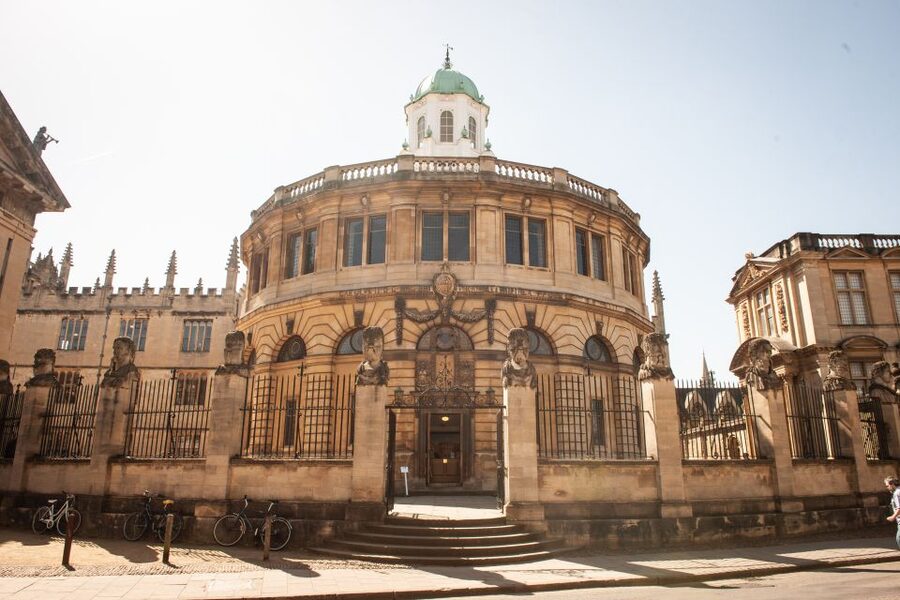 From London: Oxford and Cotswolds Villages Day Trip - Starting behind Victoria Station