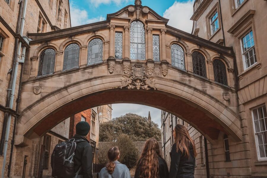 From London: Oxford, Cotswolds & Country Pub Lunch - Guides, group size, and the human side of the day