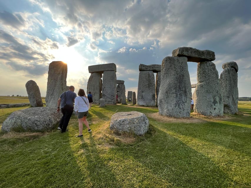 From London: Private Stonehenge Sunrise Viewing & Bath - Stonehenge before the crowds