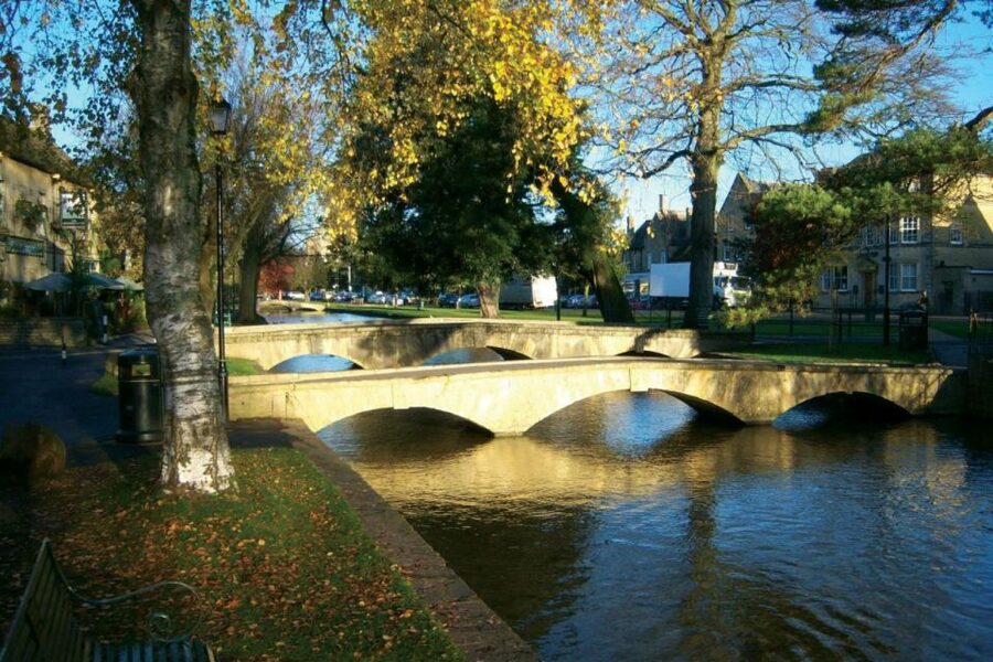 From London: Shakespeare's Stratford-upon-Avon Day Trip - Free Time by the River Avon