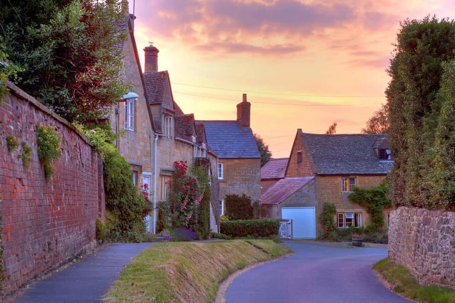 From London: Small Group Cotswolds Villages Tour - Bibury and the famous weavers’ cottages