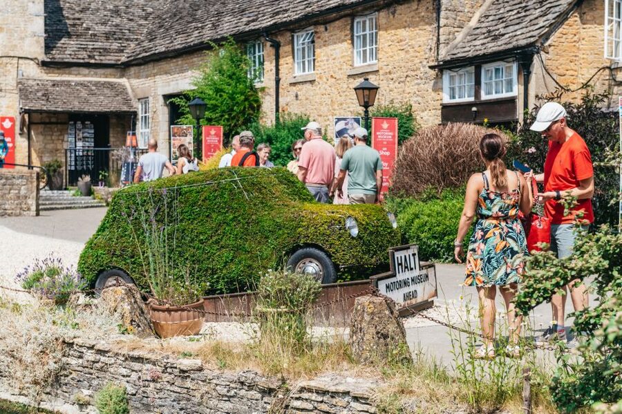 From London: Small Group Cotswolds Villages Tour - The small-group mini-coach makes a difference