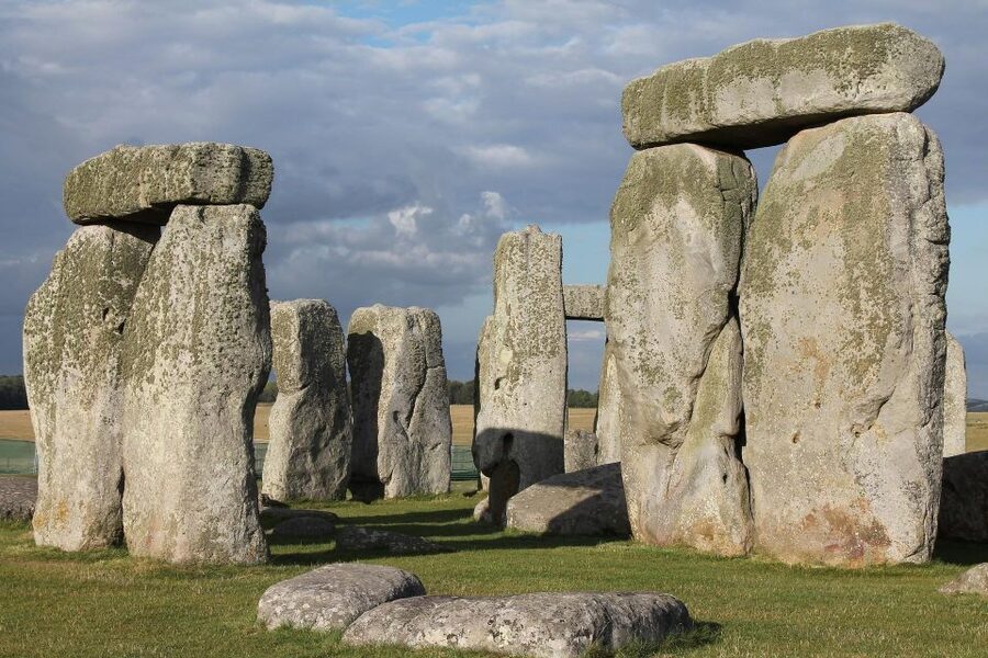 From London: Stonehenge Day Trip with Audioguide - Practical advice for a smoother visit