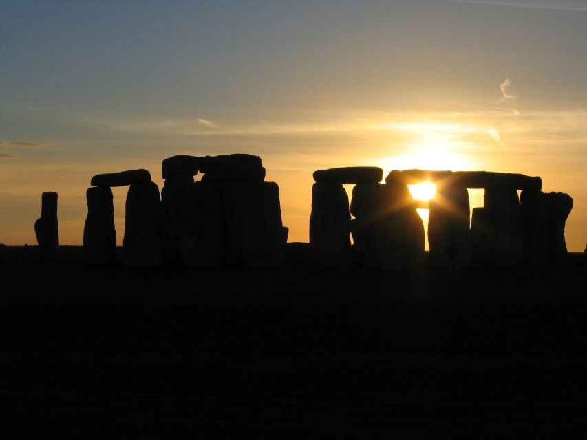 From London: Stonehenge Private Inner Circle Tour with Bath - Bath in a tightly scheduled day