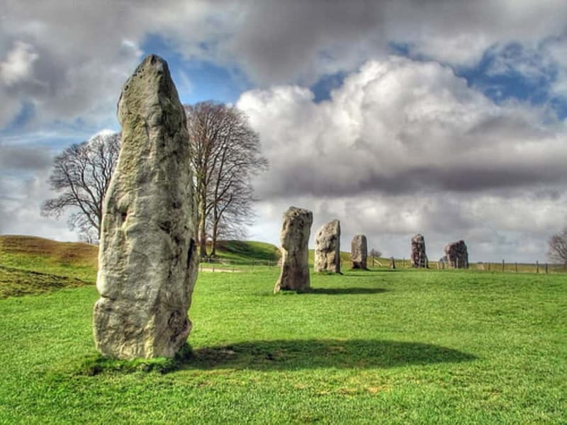 From London: Stonehenge & The Stone Circles of Avebury Tour - Stonehenge with free time and an audio guide
