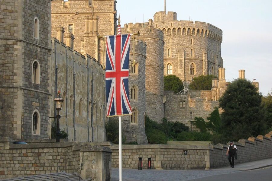 From London: Stonehenge, Windsor, and Bath Small Group Tour - One day, three very different chapters of England