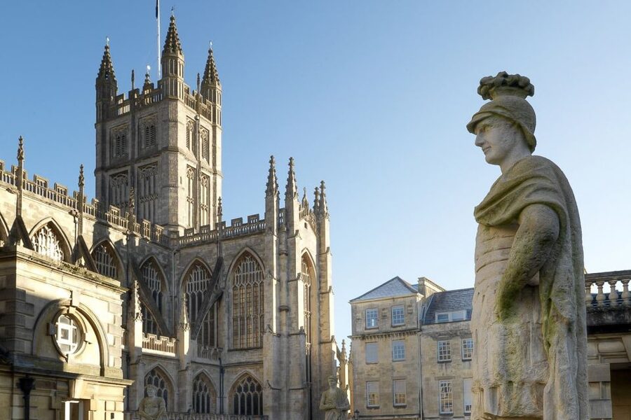 From London: Stonehenge, Windsor, and Bath Small Group Tour - What the mini-coach adds to the day