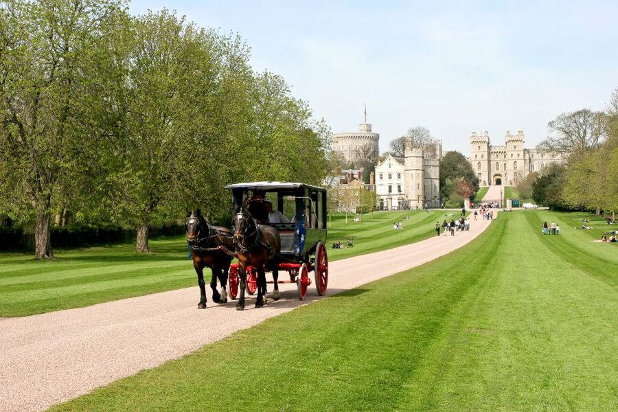 From London: Stonehenge, Windsor and Salisbury Guided Tour - What the guides add to a very full day