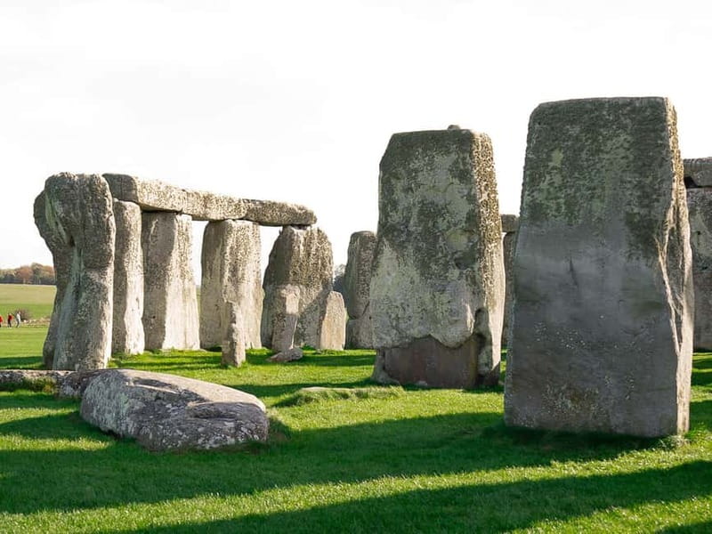 From London: Stonehenge & Windsor Castle Tour with Tickets - Who should book this day trip?