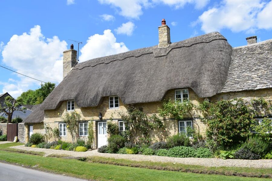 From Oxford: Cotswolds Towns and Villages Small Group Tour - Stow-on-the-Wold, shops and tea rooms