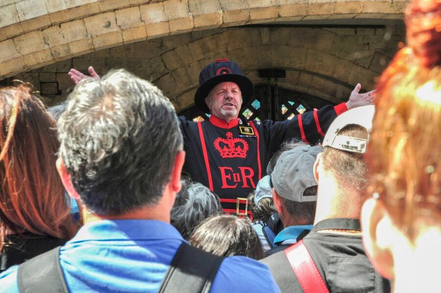 Full-Day London Experience: Tower, St. Pauls, Cruise & Guard - Buckingham Palace and the uncertain Guard Change