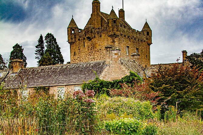 Full-Day Private Tour to Urquhart Castle Loch Ness and Inverness - Inverness reveals its Jacobite past on foot