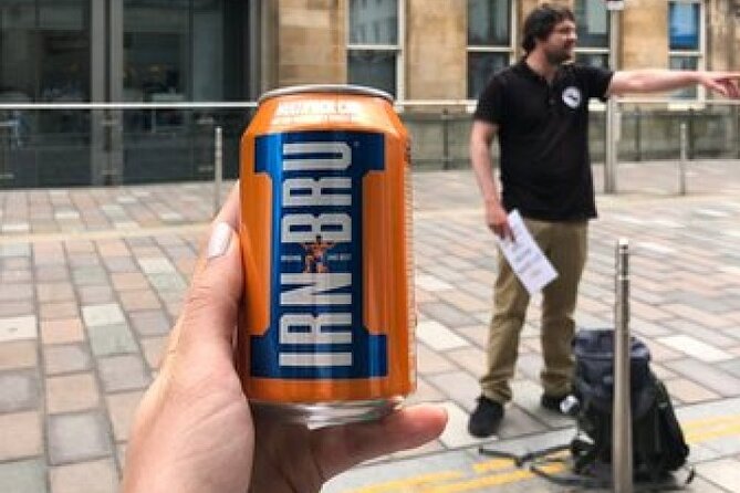 Gander Walking Tours in Glasgow - Duke of Wellington and the famous traffic cone