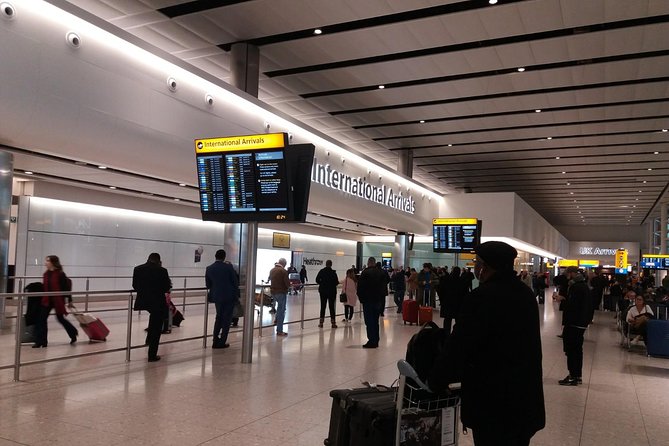 Gatwick Airport arrival to London Hotel/Accommodation - Meeting your driver at Gatwick arrivals