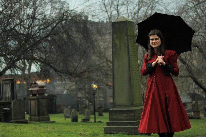 Ghost Tour in Spanish - Greyfriars Cemetery and Edinburgh’s darker stories