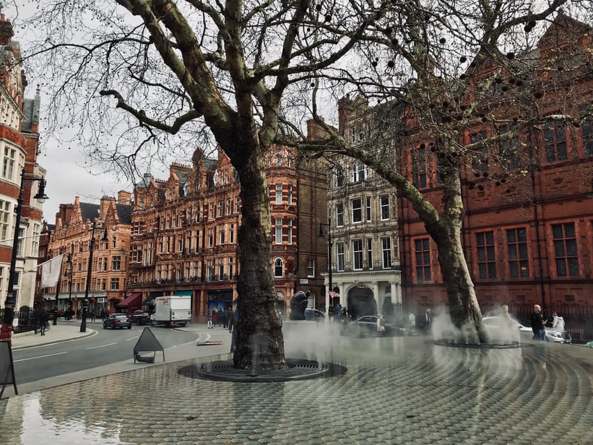 Ghosts and Legends of Mayfair Walking Tour - London - St James’s Palace and the murder mystery