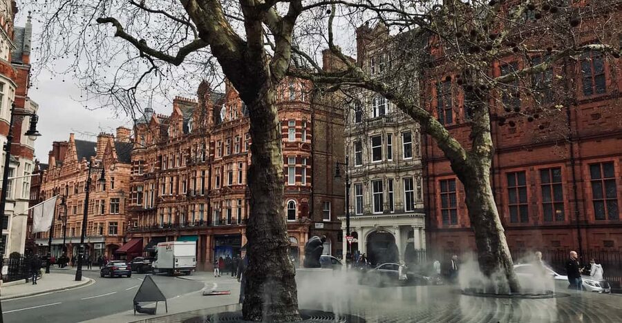 Ghosts and Legends of Mayfair Walking Tour - London - The Royal Academy and its screaming nuns