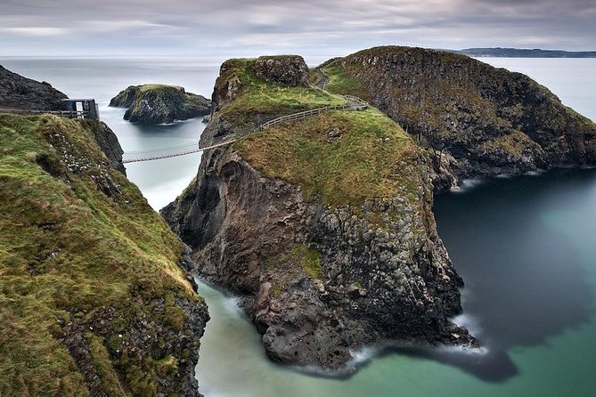 Giant's Causeway Tour from Belfast - Luxury Bus + Castles Tour - Lunch on the coast