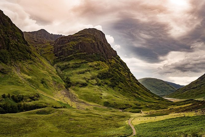 Glasgow: Loch Ness, Glencoe, and the Highlands Day Tour - Pitlochry: a small village at the end of a long day