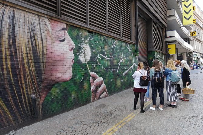 Glasgow Street Art Daily Walking Tour: 2pm - Wind Power and Bubbles: a strong start
