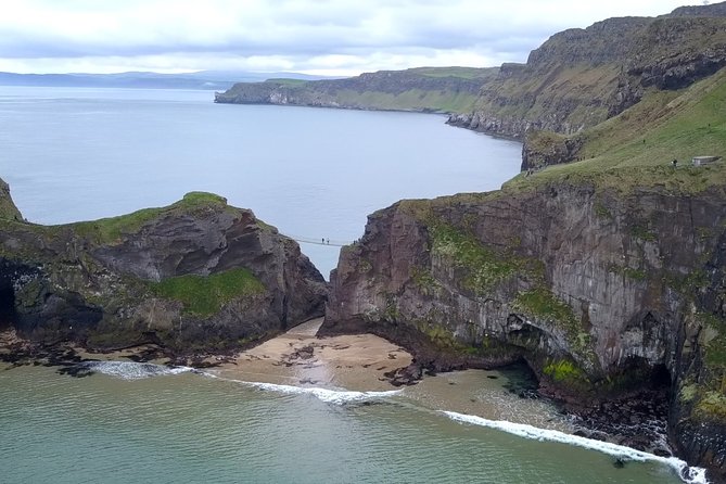 Guided Day Tour of Giant's Causeway from Belfast by Comfortable Coach - What the guides add to the day
